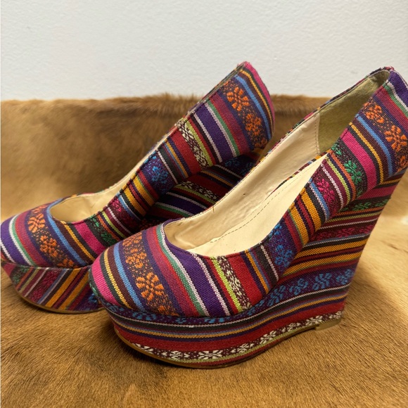 Breckelles Woman’s Wedge Heels Shoes Size 8 US Multicolor Boho Artsy Spring - Picture 11 of 13